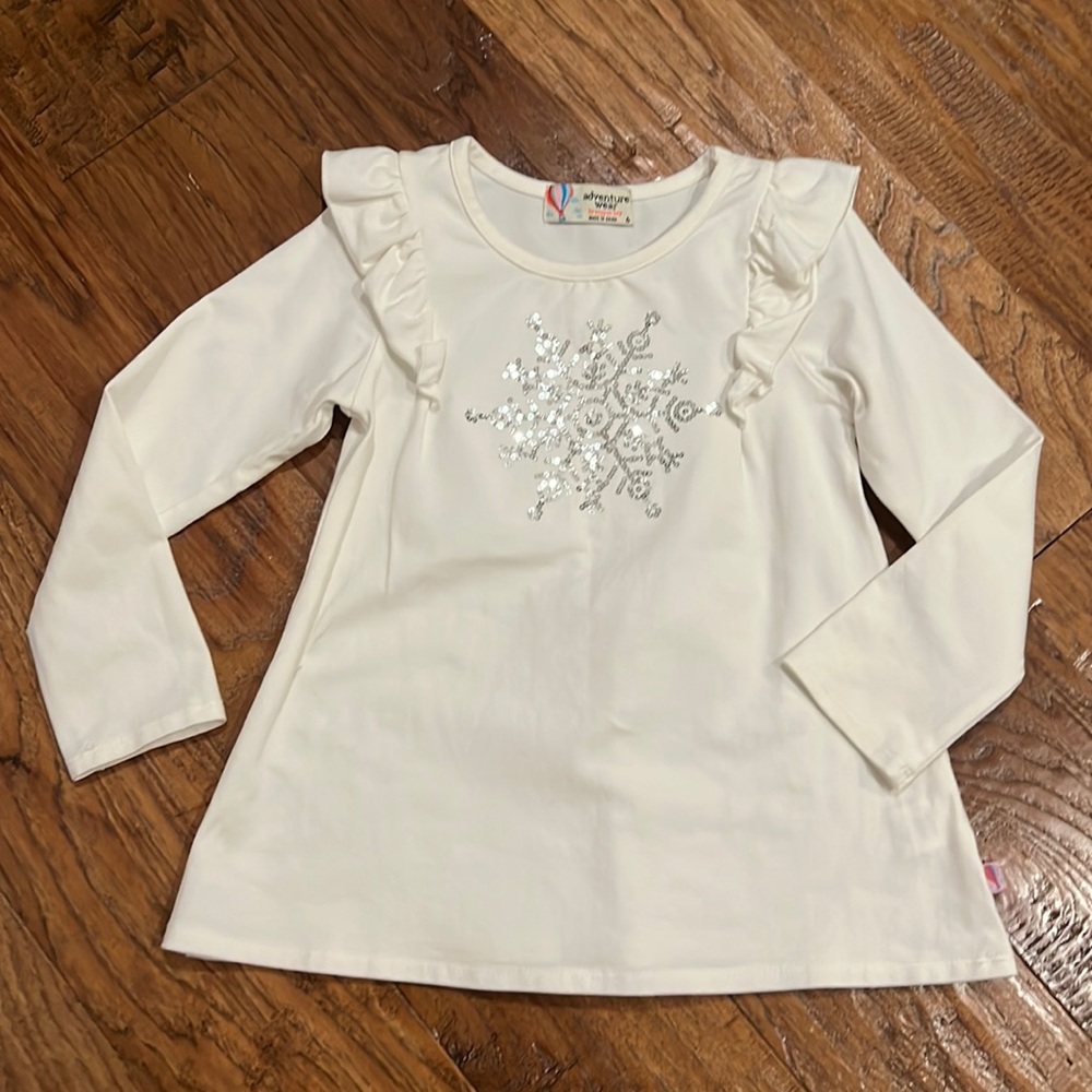 Snowflake Long Sleeve Top NWOT- size 6